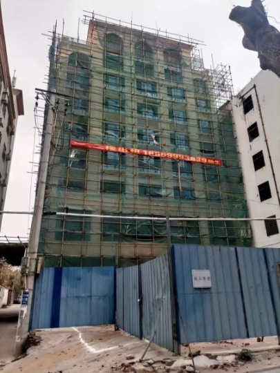 店铺招租:门面位于东方大道东方中学对面(中医院旁)，4个铺面